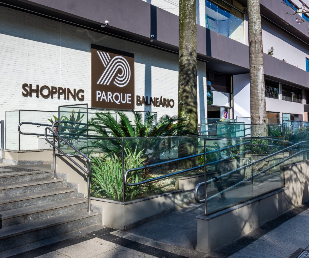 Shopping Parque Balneário entra no clima da Copa com espaço reservado para troca de figurinhas