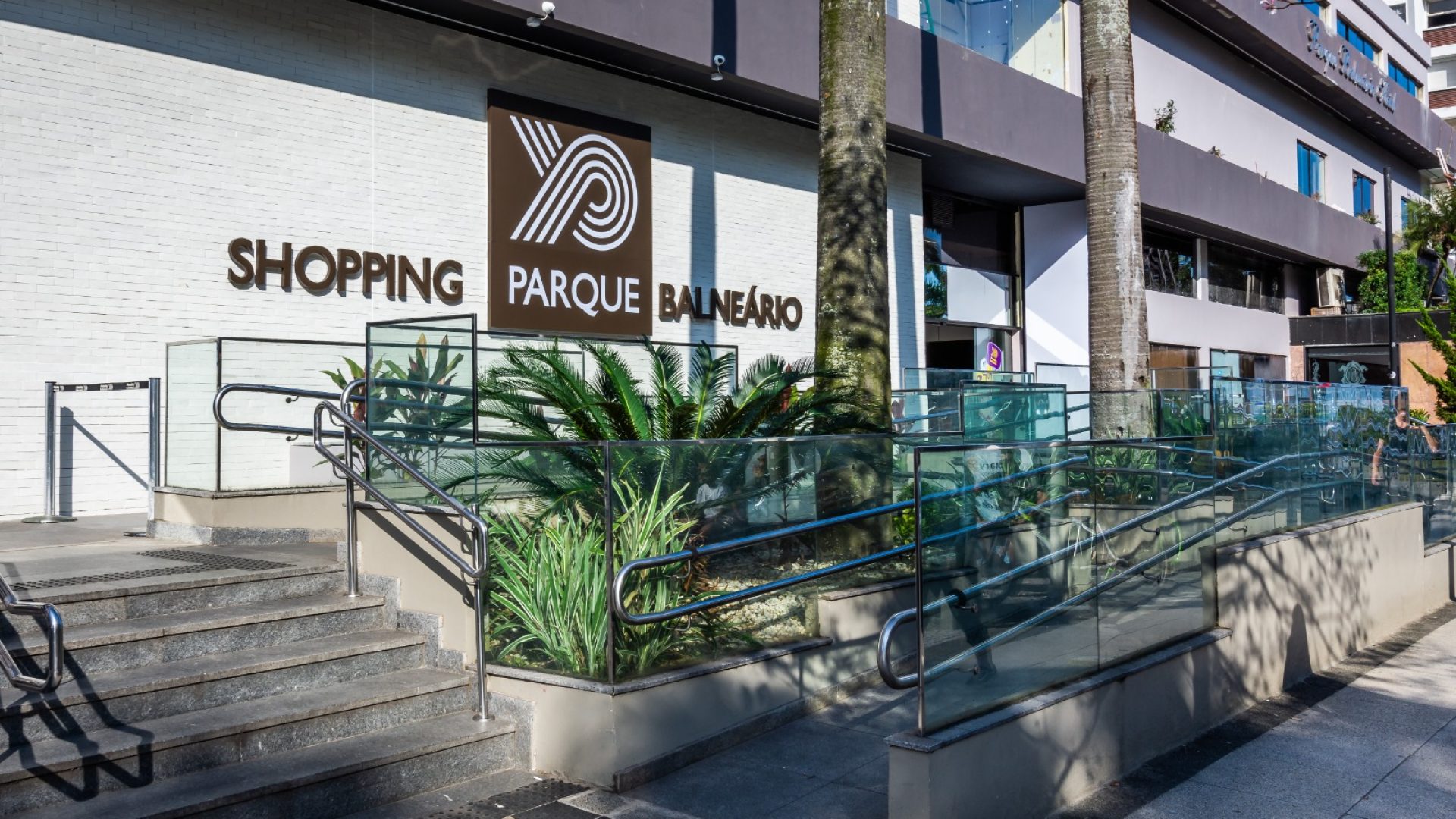 Shopping Parque Balneário entra no clima da Copa com espaço reservado para troca de figurinhas