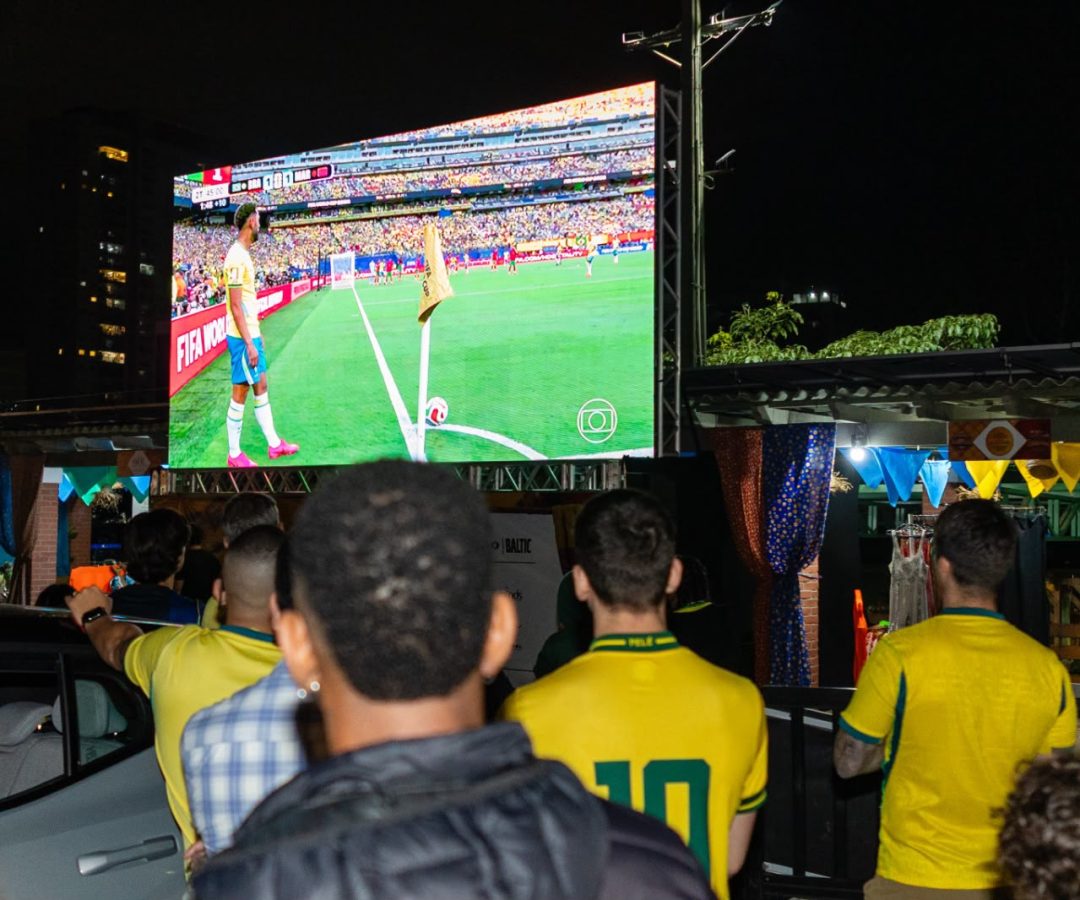 Arraiá dos Ingleses entra na segunda semana com transmissão da Copa, samba e rock em Santos