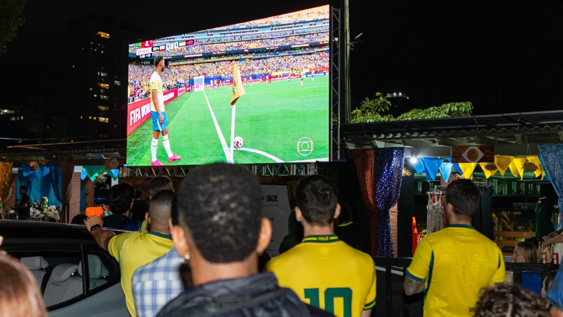 Arraiá dos Ingleses entra na segunda semana com transmissão da Copa, samba e rock em Santos