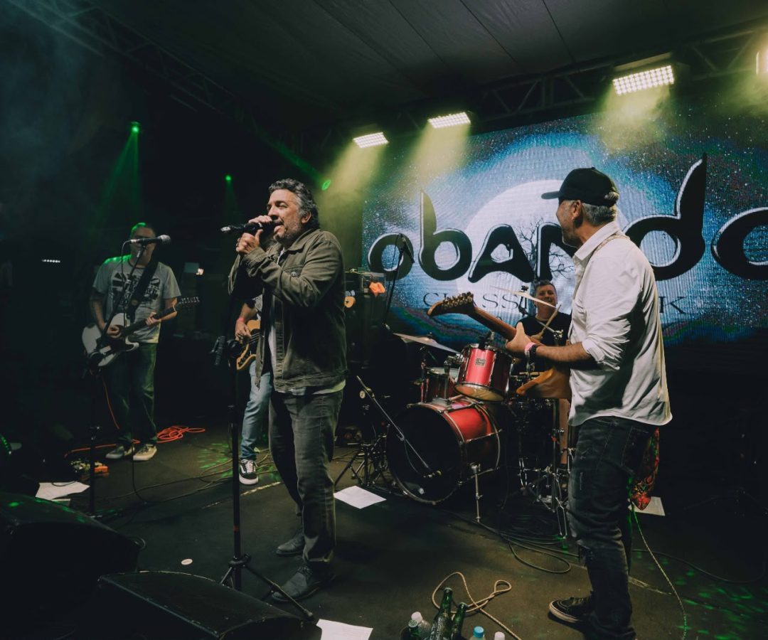 Arraiá dos Ingleses & Caiçara encerra edição 2026 com shows e diversidade musical em Santos