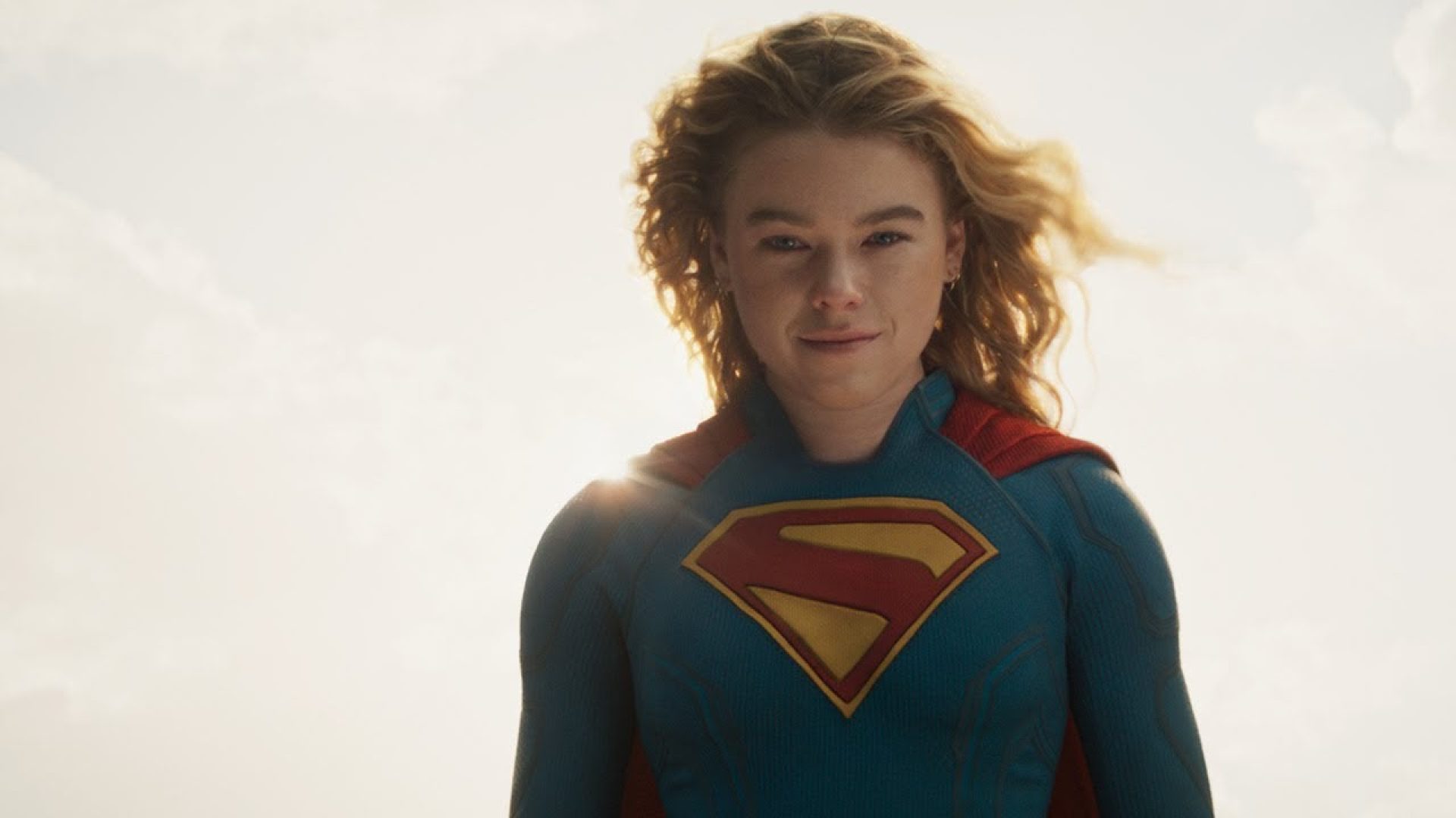 Supergirl chega ao Cine Roxy com encontro de cosplayers e sketches gratuitos em Santos