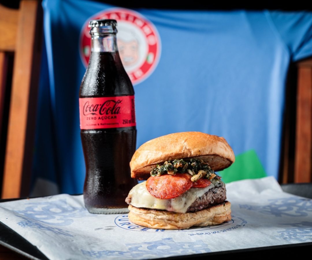 Lanche Itália do Augustinho Burger traz inspiração da pizza para a Copatinho em Santos