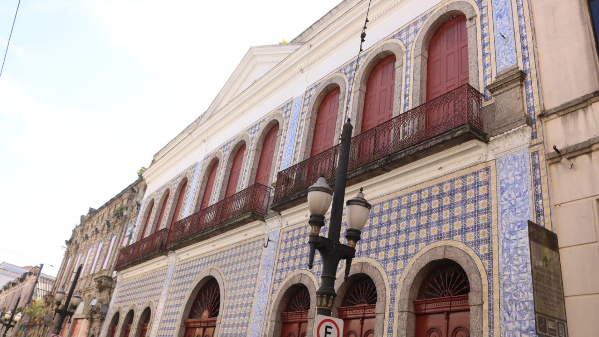 Passeio gratuito em Santos oferece city tour com prática de inglês para adultos