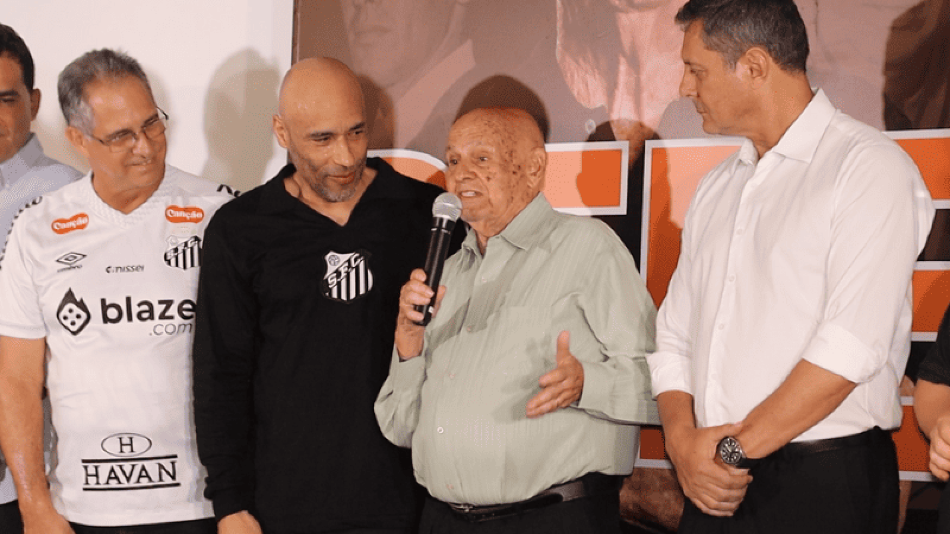 O Museu Pelé recebeu a cerimônia de abertura da exposição "Pepe - Futebol, vida e glória", que homenageia a carreira do Canhão da Vila.