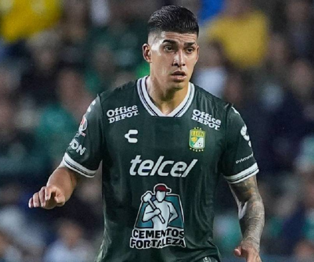O Santos encaminhou a contratação do zagueiro argentino Adonís Frías, de 27 anos, que pertence ao León, do México. O Peixe deve pagar...