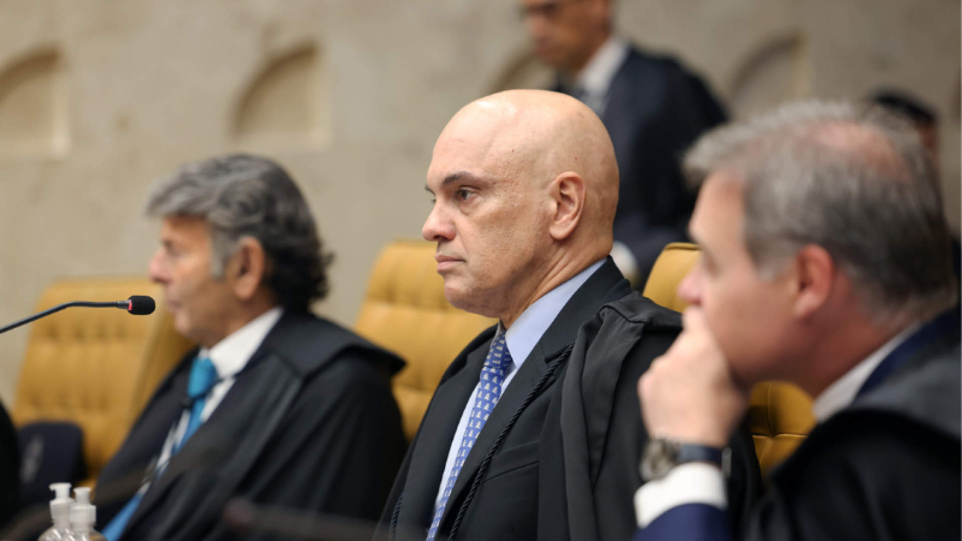O programa ISFM News desta sexta-feira (15) abordou a pesquisa AtlasIntel–Bloomberg, que mostra Alexandre de Moraes, Cármen Lúcia e...