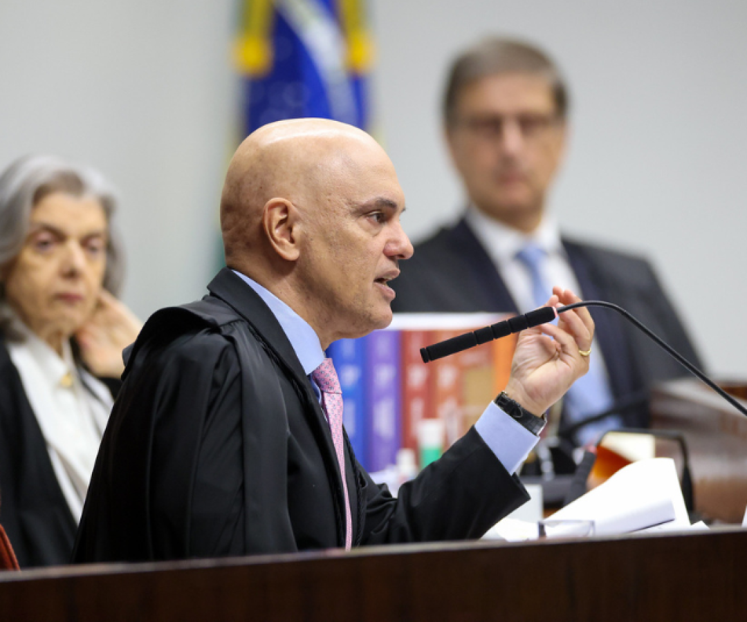 O ministro Alexandre de Moraes, relator no STF, votou nesta terça (9) pela condenação de Jair Bolsonaro e outros sete réus por tentativa de...