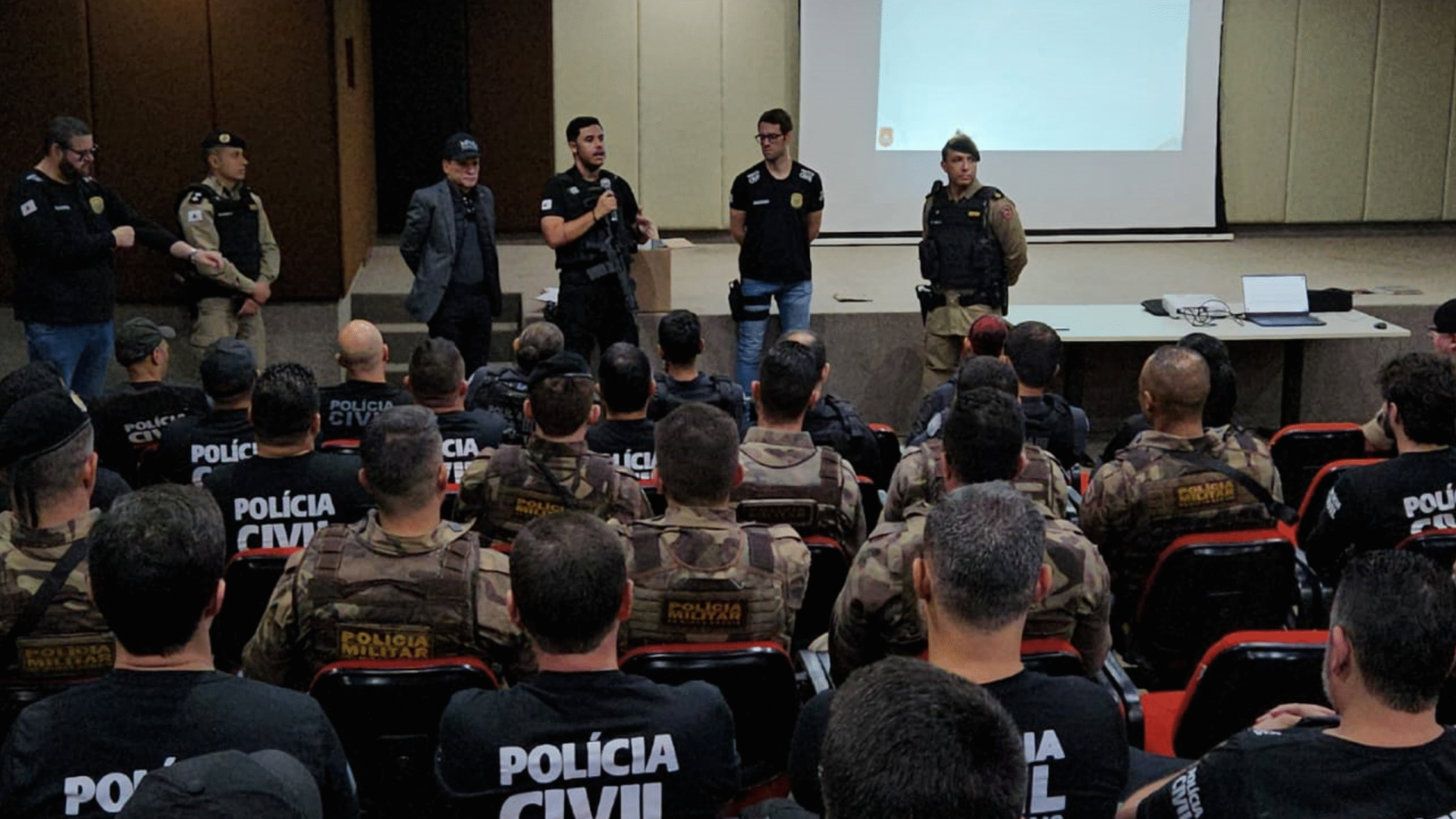 Forças de segurança falam com imprensa sobre Operação Aqueronte em Uberlândia