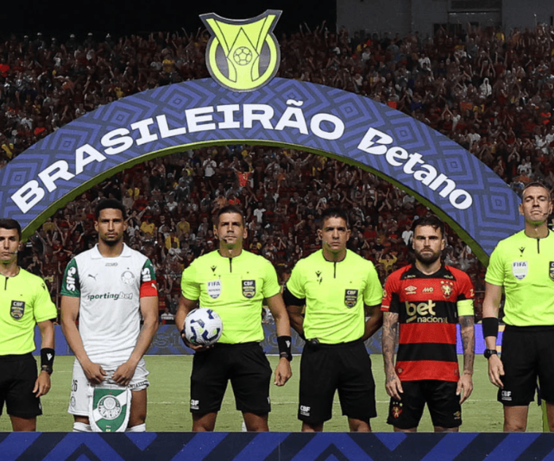 A CBF anunciou o afastamento por tempo indeterminado das equipes de arbitragem que atuaram em Sport x Palmeiras e Internacional x Cruzeiro.