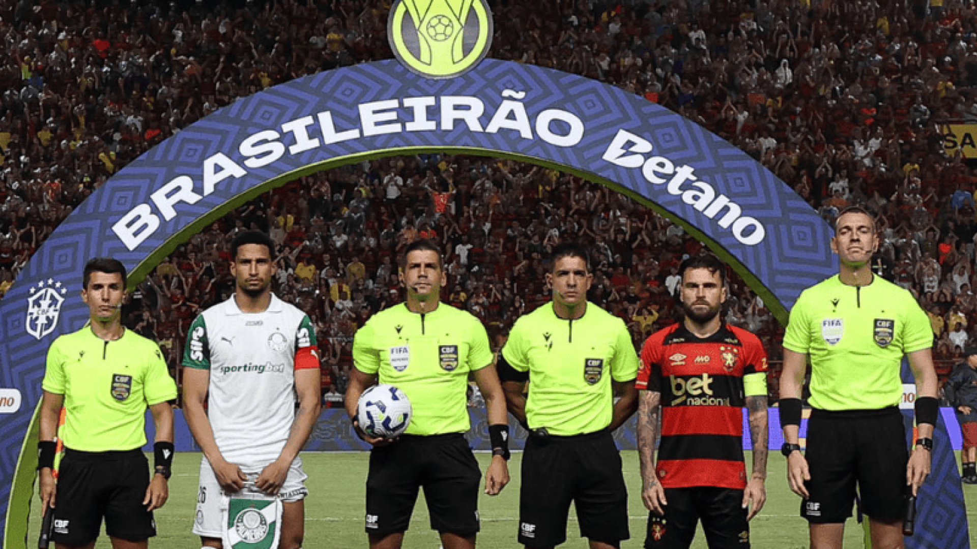 A CBF anunciou o afastamento por tempo indeterminado das equipes de arbitragem que atuaram em Sport x Palmeiras e Internacional x Cruzeiro.