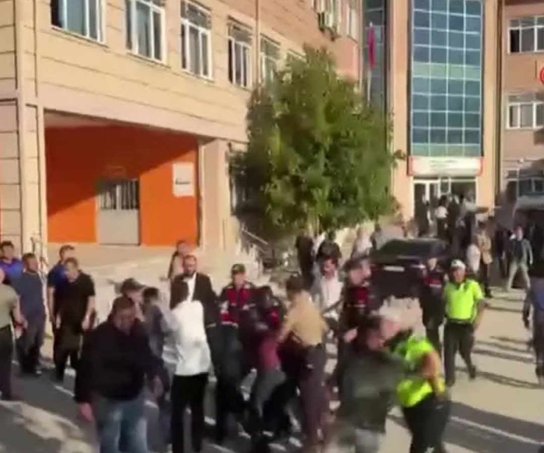 ataque em escola na Turquia