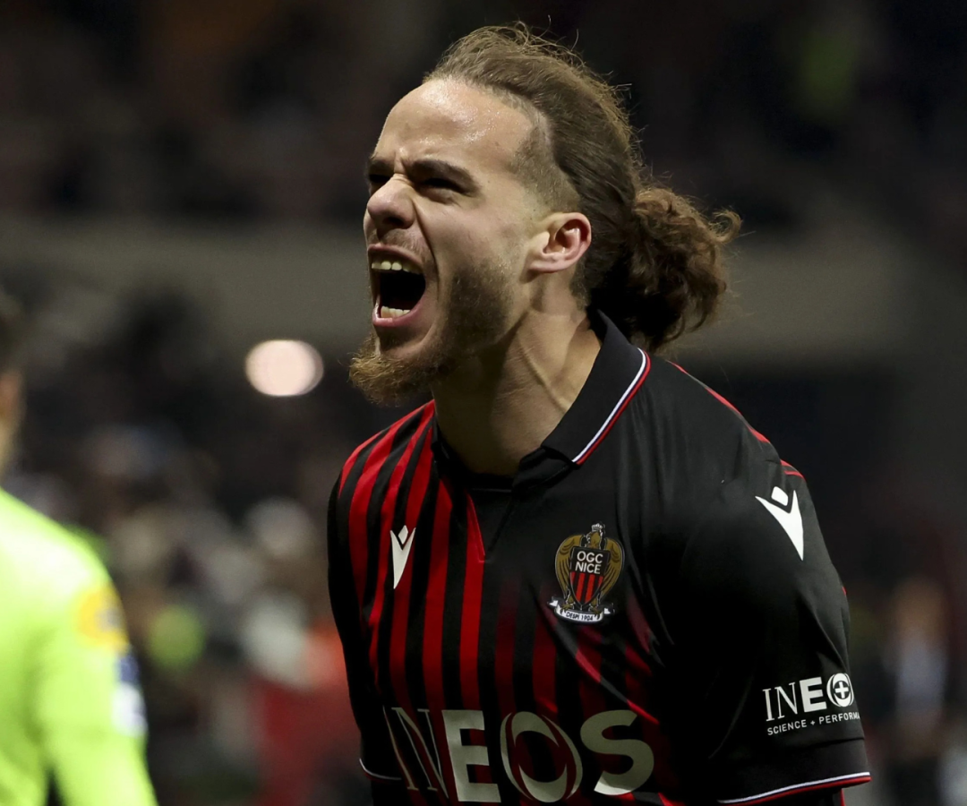 O Santos acertou a contratação do argelino Billal Brahimi, de 25 anos, mas o anúncio oficial depende da liberação do visto de trabalho.