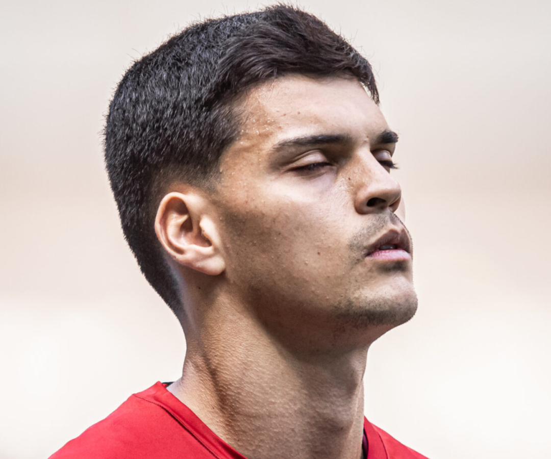 O goleiro Gabriel Brazão virou dúvida no Santos para o clássico contra o São Paulo, dia 21, na Vila Belmiro. Após choque de cabeça com...