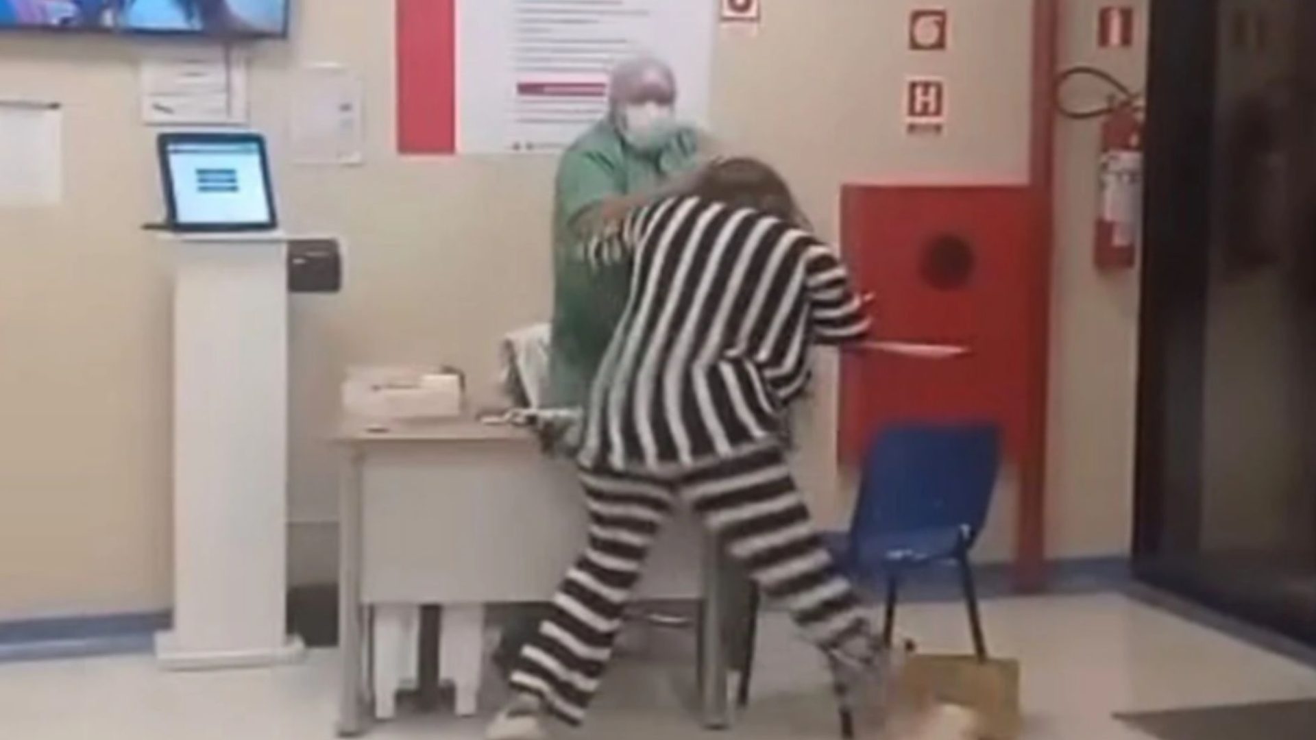 briga entre paciente e enfermeira