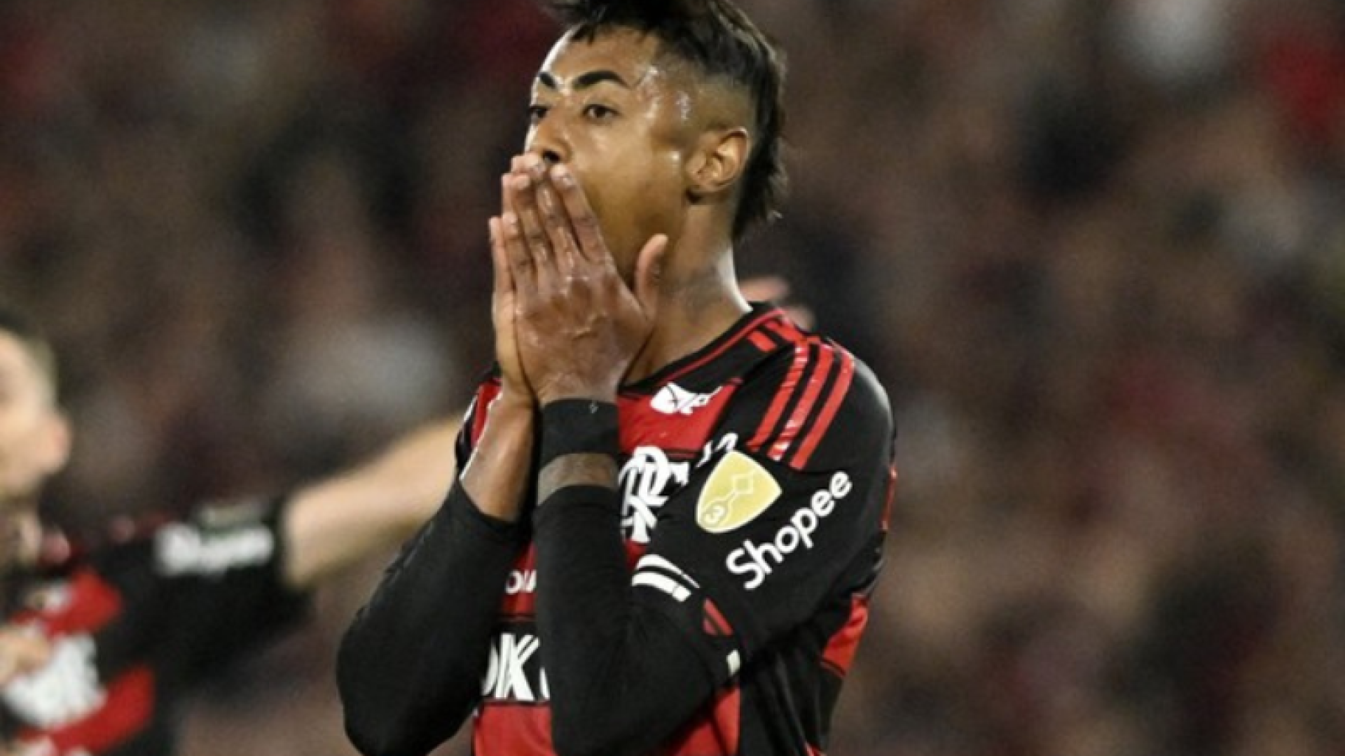 O atacante Bruno Henrique, do Flamengo, foi condenado nesta quinta-feira pelo STJD a 12 jogos de suspensão e multa de R$ 60 mil.