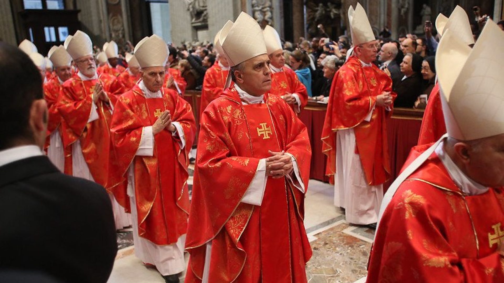 capela-sistina-se-transforma-em-bunker-tecnologico