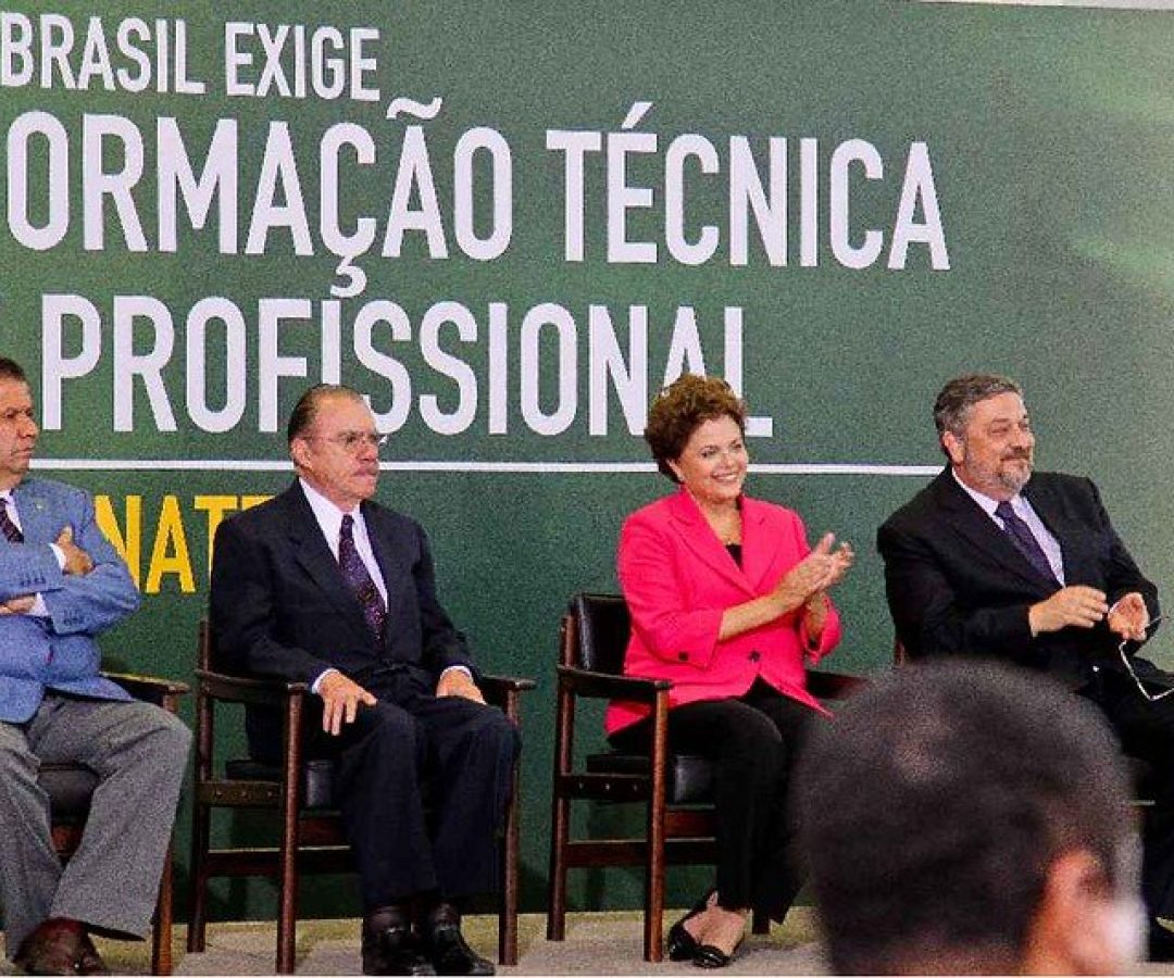 carlos-lupi-deixa-ministerio-pela-segunda-vez