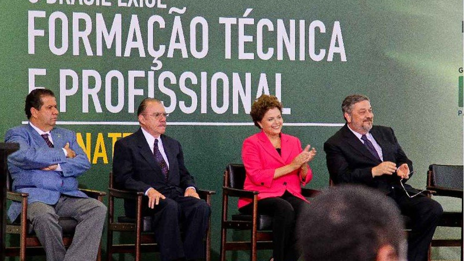 carlos-lupi-deixa-ministerio-pela-segunda-vez