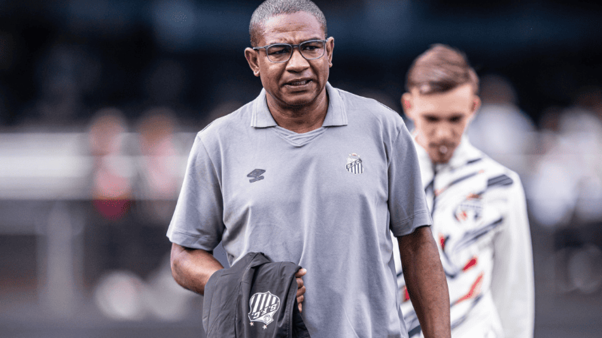 Nesta terça-feira (22), o presidente do Santos, Marcelo Teixeira, confirmou a permanência de César Sampaio no cargo de treinador.