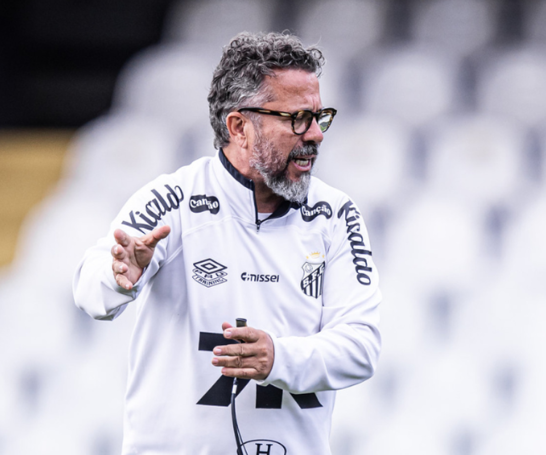 O Santos anunciou a saída de Cleber Xavier após a goleada por 6 a 0 sofrida para o Vasco no Morumbis. Para o lugar, o clube definiu...