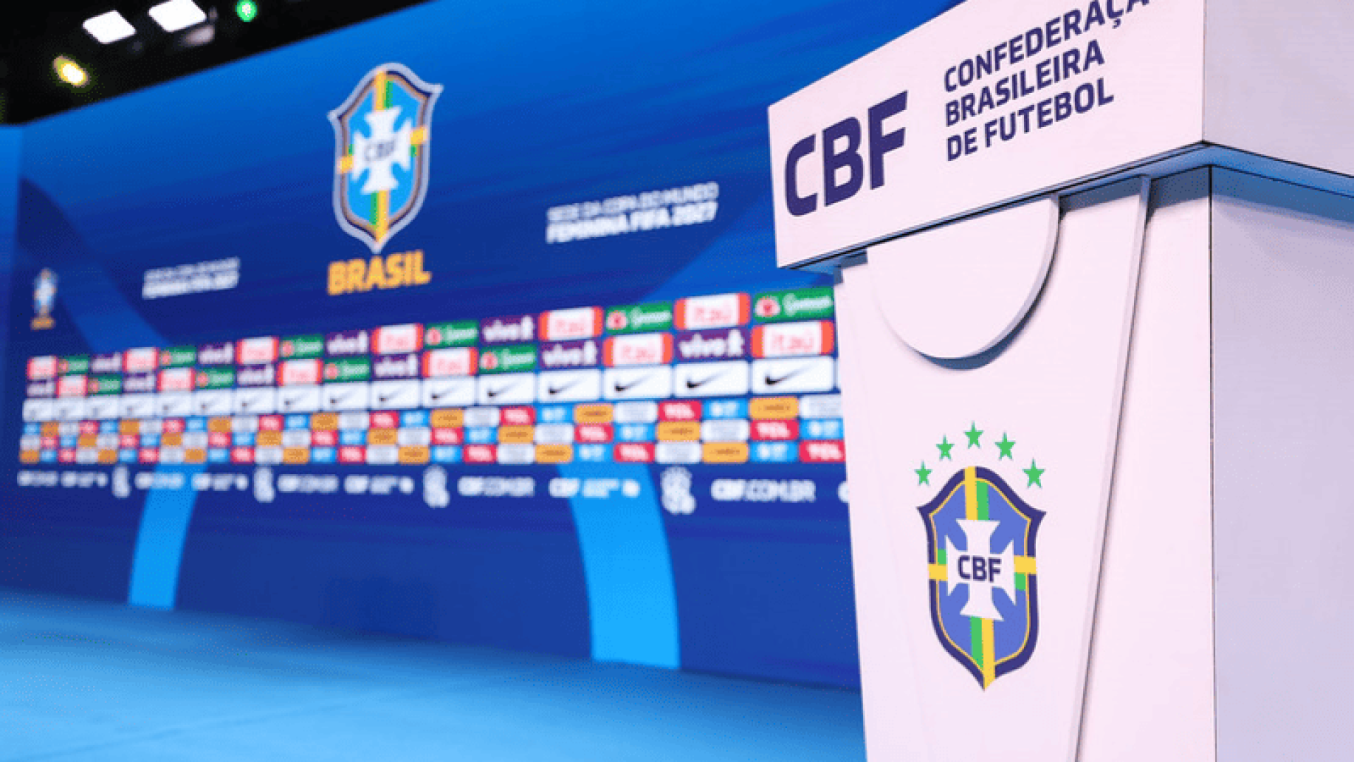 Sem treinador desde a demissão de Dorival Júnior, oficializada no dia 28 de março, a Seleção Brasileira segue "parada no tempo".