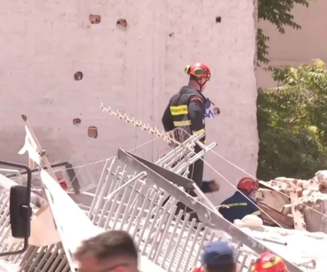 desabamento de prédio em Atenas