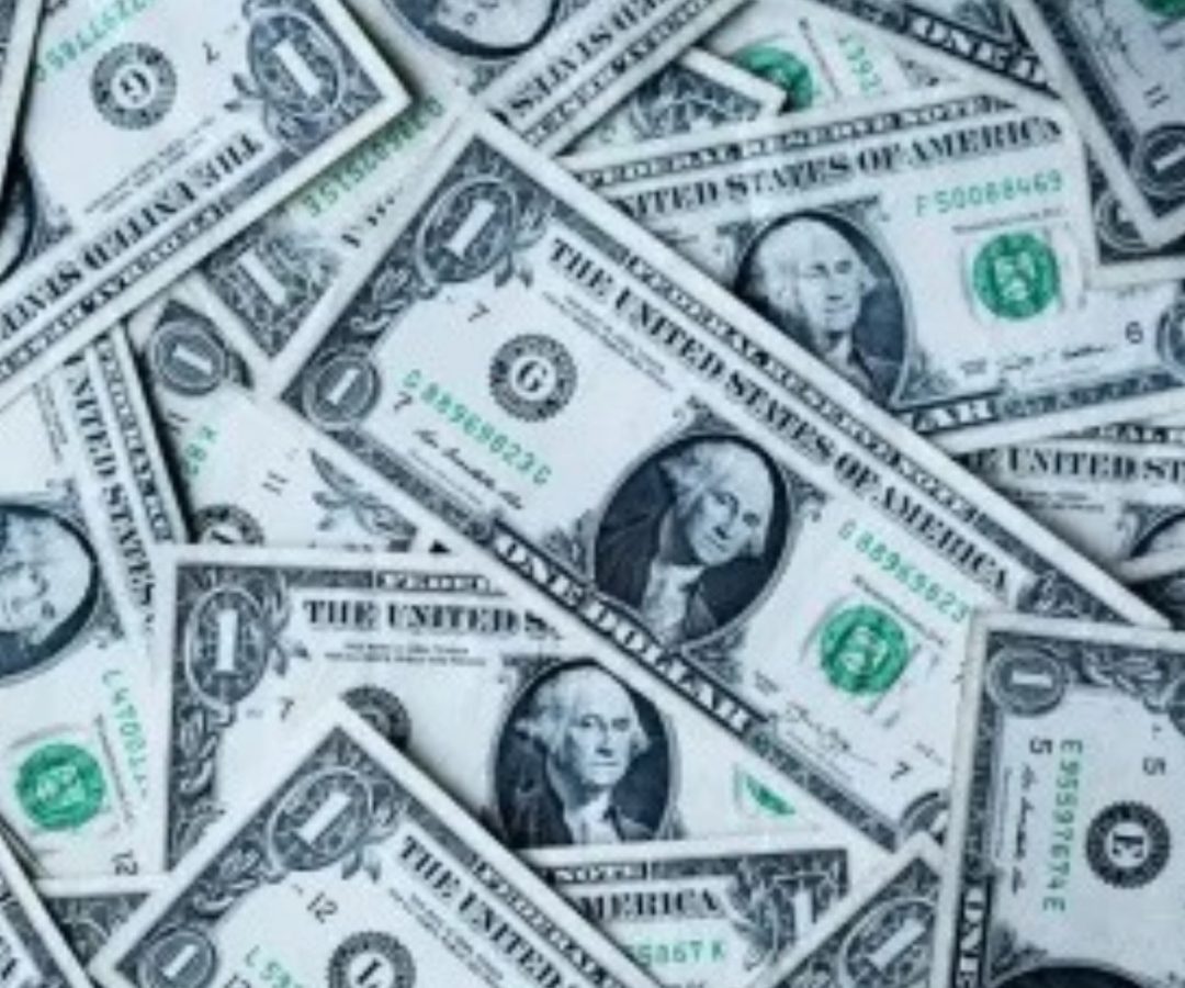 dólar cai
