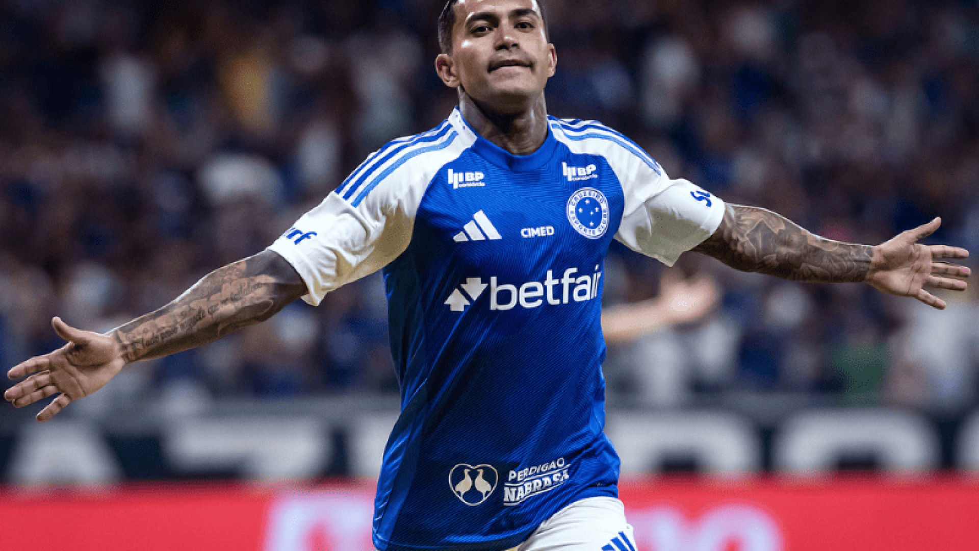 Nesta sexta-feira (2), o Cruzeiro oficializou a rescisão do vínculo com o atacante Dudu, que era válido até o fim de 2027.