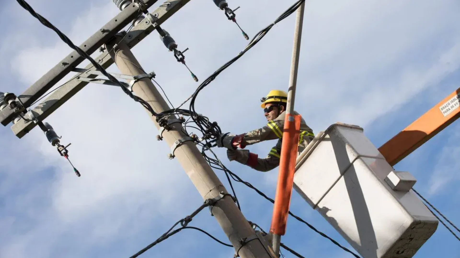 Seleção exige formação específica e experiência mínima na área elétrica; inscrições seguem abertas até outubro (foto: divulgação/ Cemig)