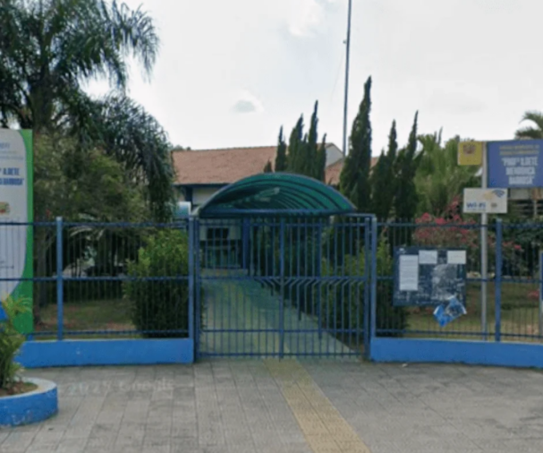 Professora denuncia que aluno colocou vidro em copo de água em escola de São José dos Campos