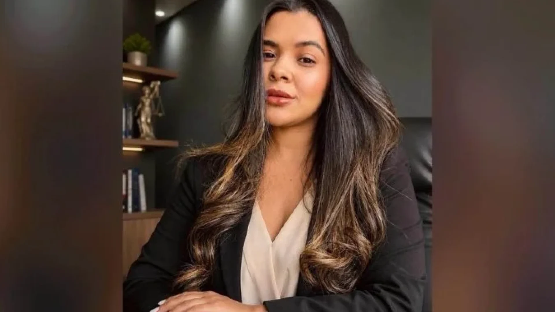 Uma estudante de Direito, de 22 anos, foi presa no Distrito Federal suspeita de participar de um esquema de golpes pela internet.
