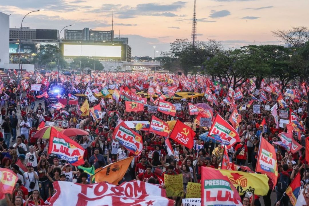 estudantes em apoio a Lula