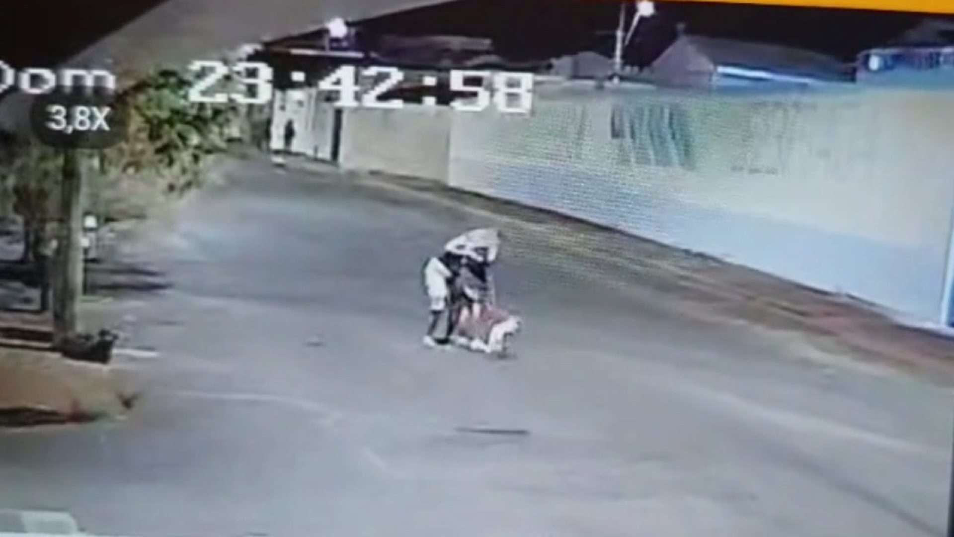 Homem é esfaqueado durante assalto no bairro Santa Mônica, em Uberlândia