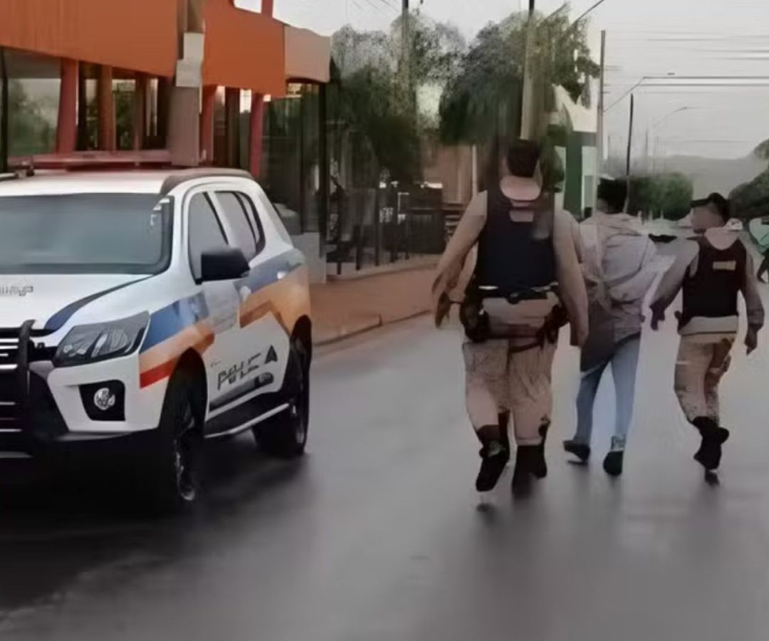 filho suspeito de matar assassino da mãe