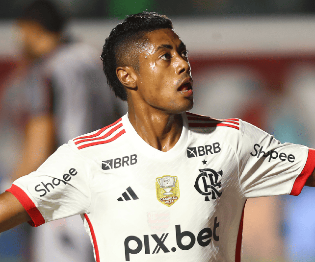 Controlando as primeiras oportunidades da partida, o Flamengo só não abriu o placar mais cedo porque faltou pontaria nos chutes e cabeceios.
