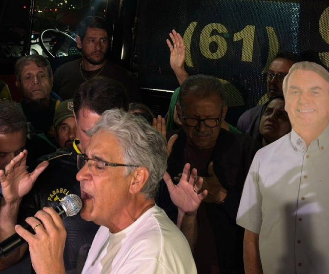 foto bolsonaro papelao 22 11 25