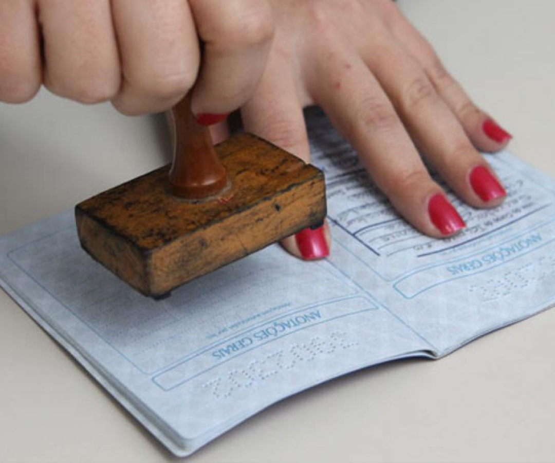 foto desemprego 28 11 25