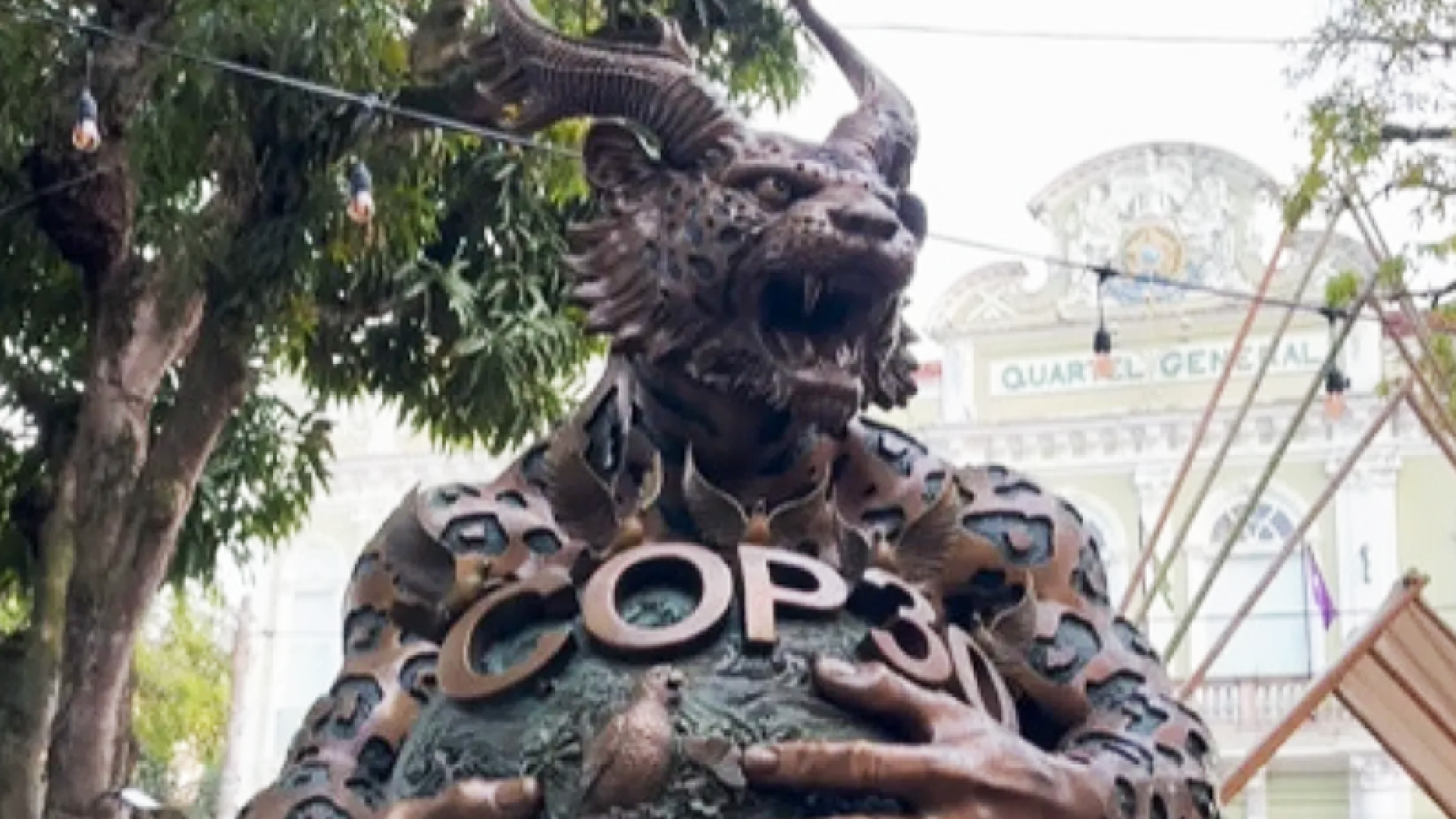foto estatua cop 18 11 25