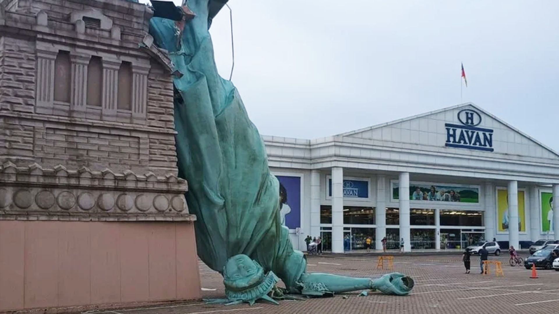 foto estatua havan 16 12 25