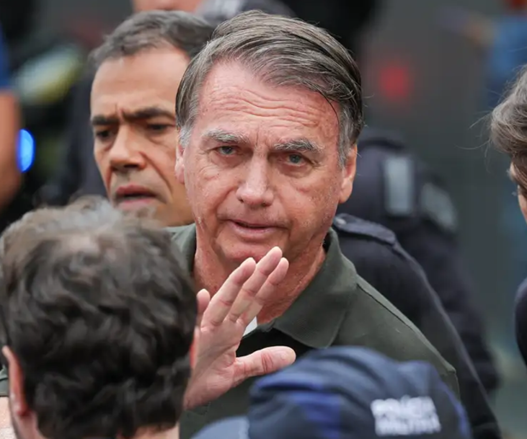 Ex-presidente foi ao hospital para cirurgia dermatológica já marcada, mas equipe detectou outros problemas de saúde.