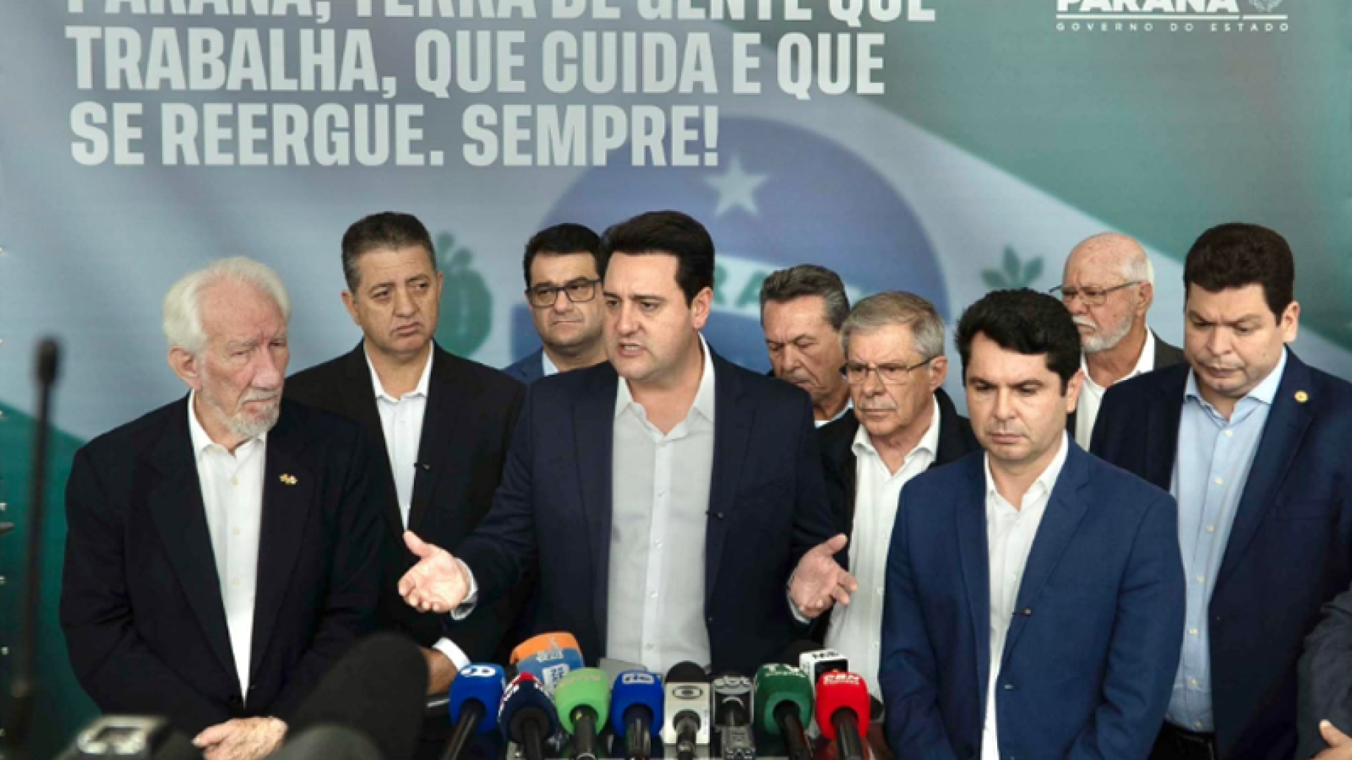 foto governador presos 11 11 25