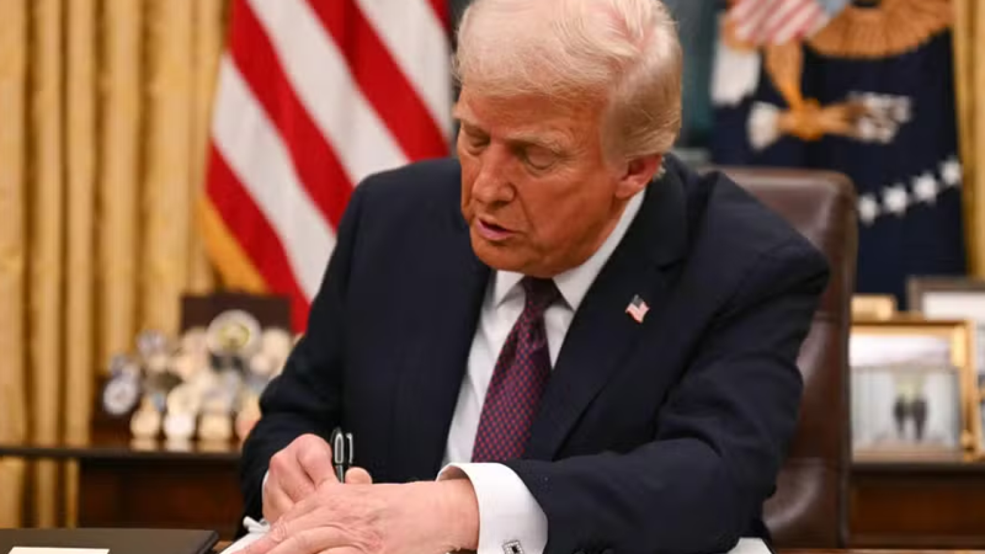 foto trump decreto 20 11 25