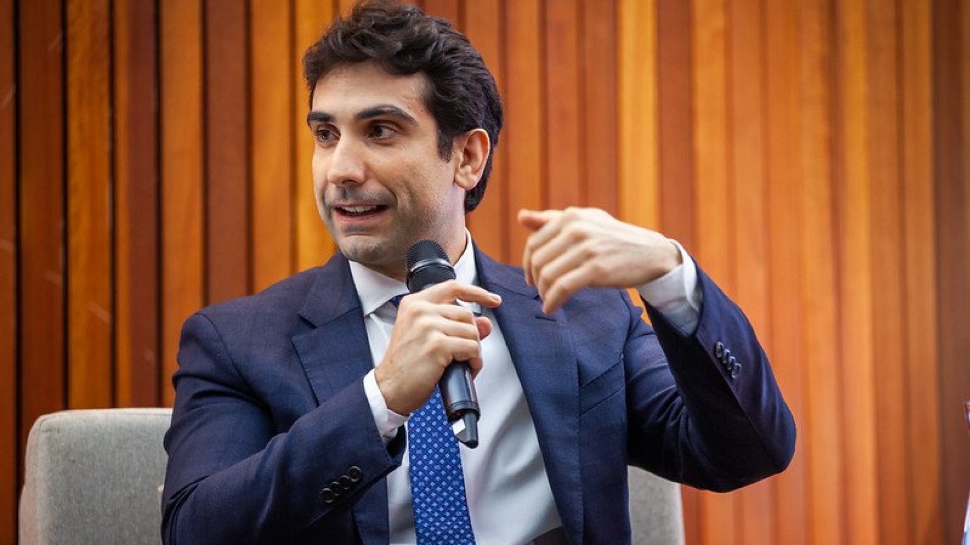 galipolo-diz-banco-central-confortavel-meta-de-inflacao