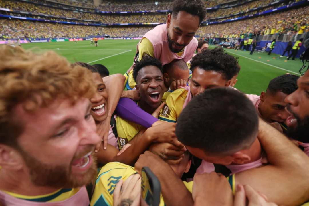 Com emoção até o último minuto, Brasil derrota Japão e garante classificação