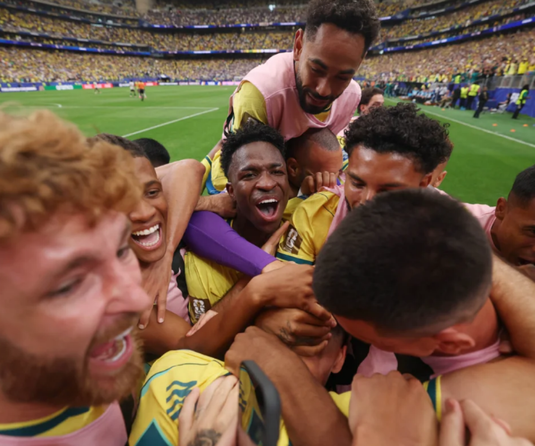 Com emoção até o último minuto, Brasil derrota Japão e garante classificação