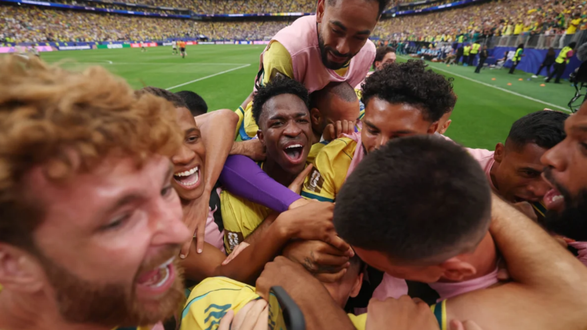 Com emoção até o último minuto, Brasil derrota Japão e garante classificação