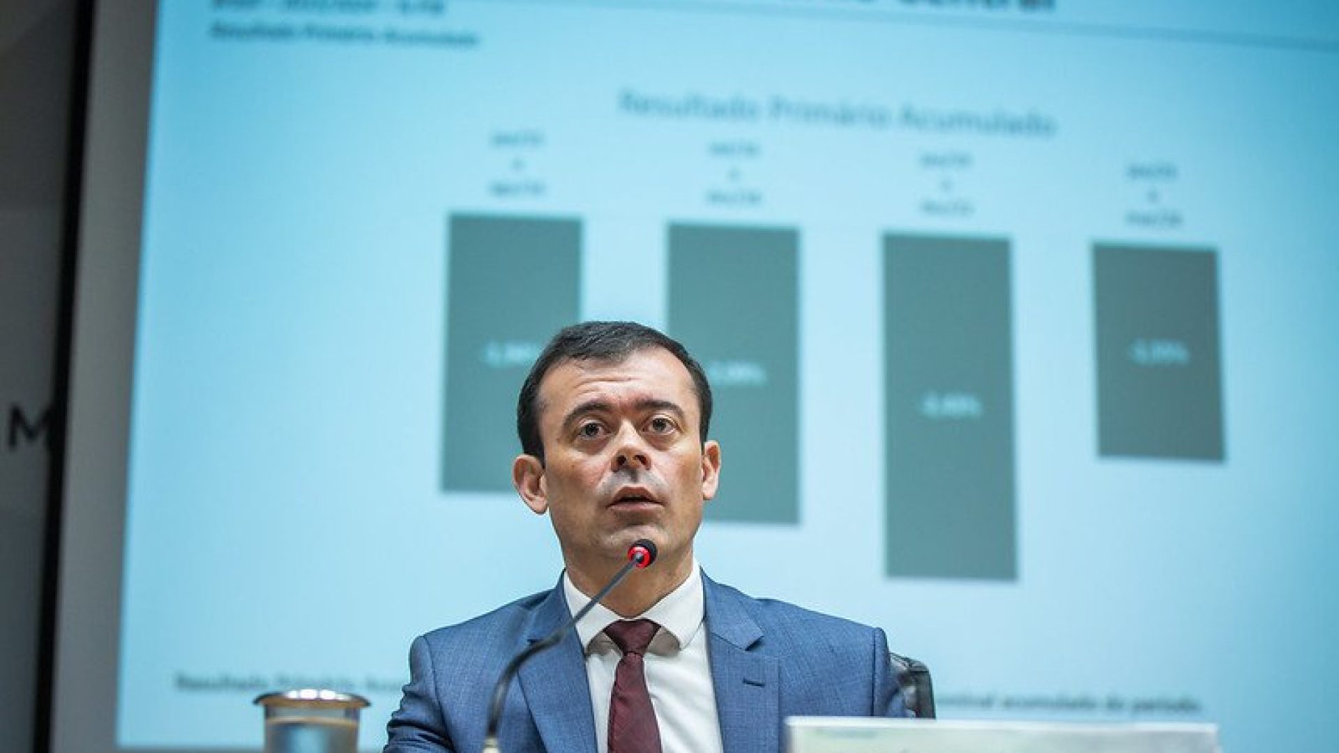 governo-central-registra-superavit