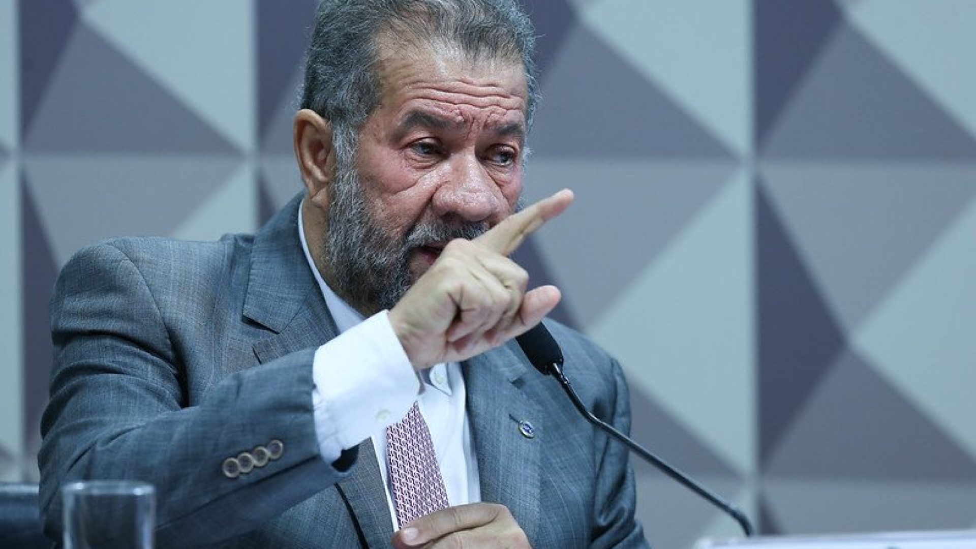 governo-resiste-demissao-lupi