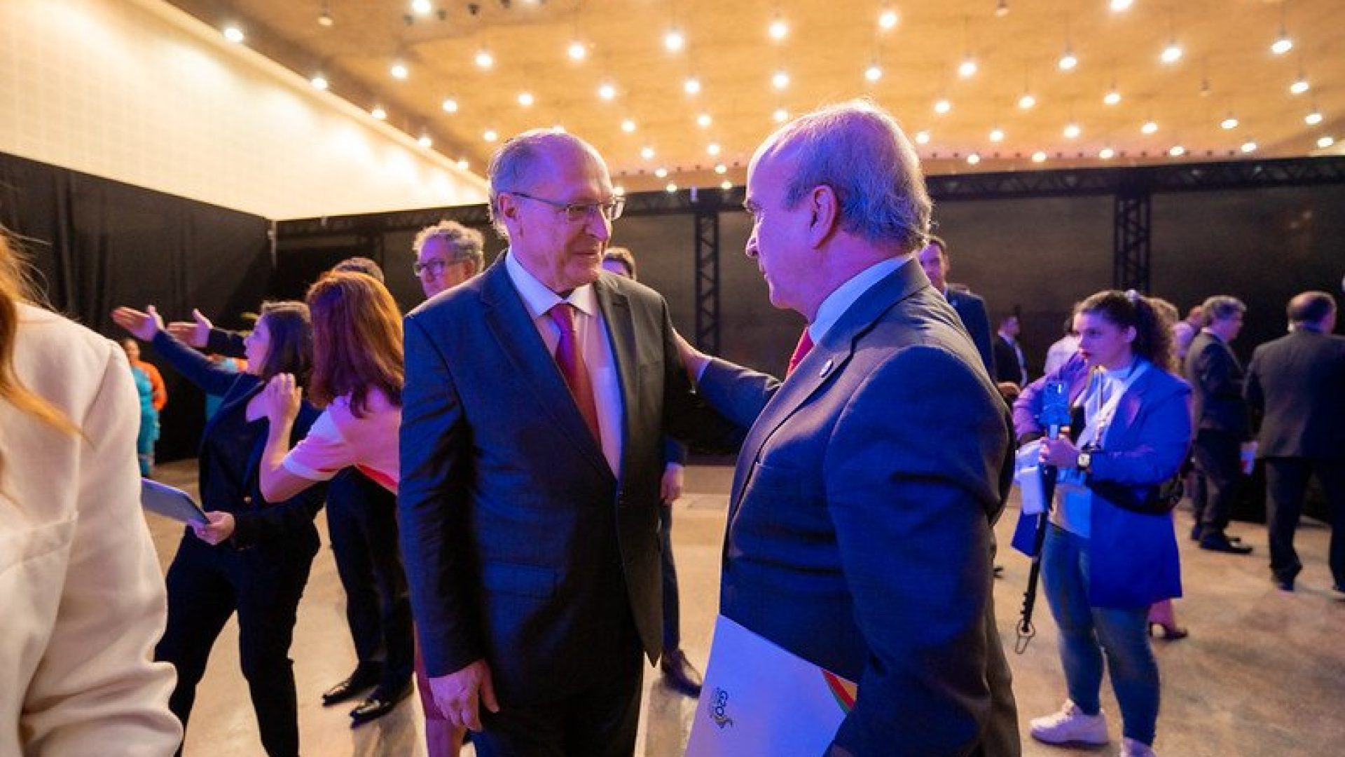 governo-revisao-contrato-478-milhoes-oei